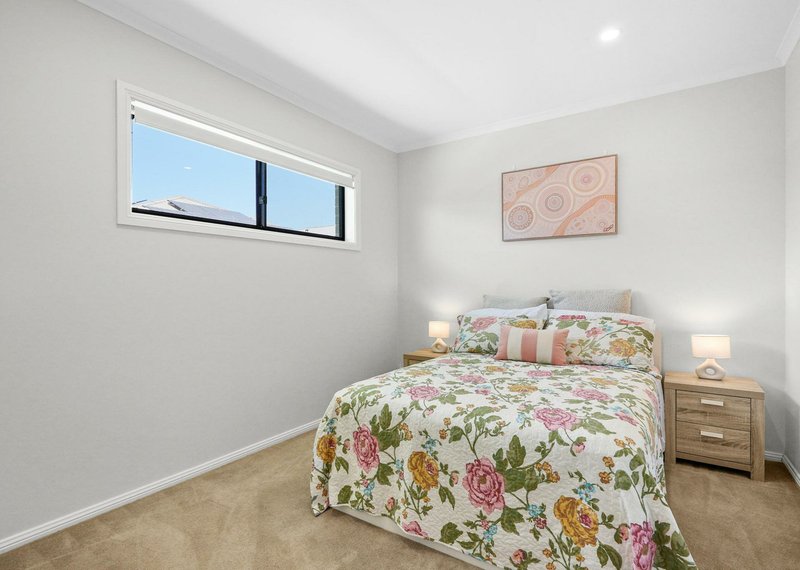 Photo - 32 Dowie Drive, Claymore NSW 2559 - Image 10