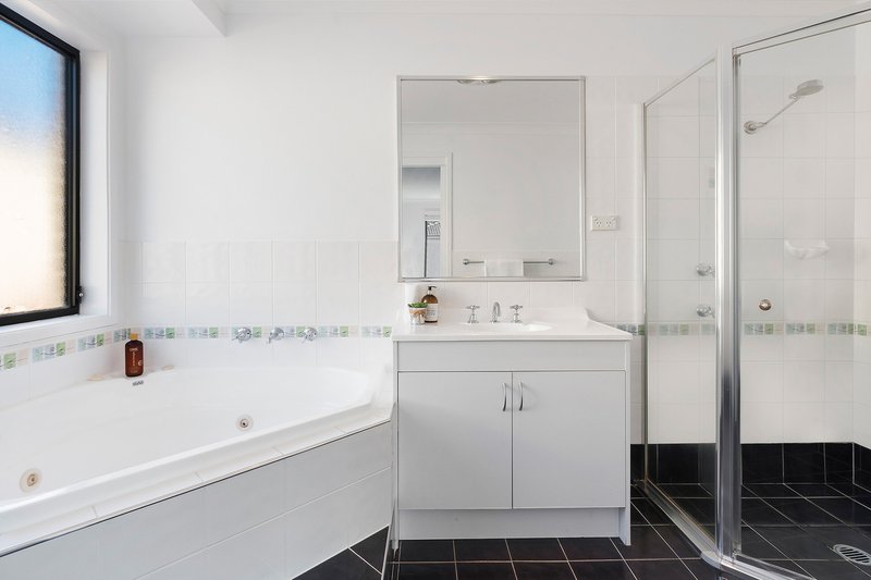 Photo - 32 Drummond Road, Beaumont Hills NSW 2155 - Image 8