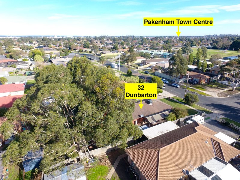 Photo - 32 Dunbarton Drive, Pakenham VIC 3810 - Image 7