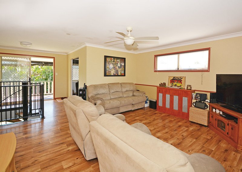 Photo - 32 Earls Court, Point Vernon QLD 4655 - Image 12