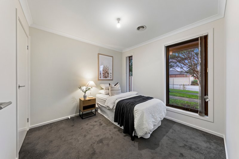 Photo - 32 Edenbrook Circuit, Pakenham VIC 3810 - Image 15