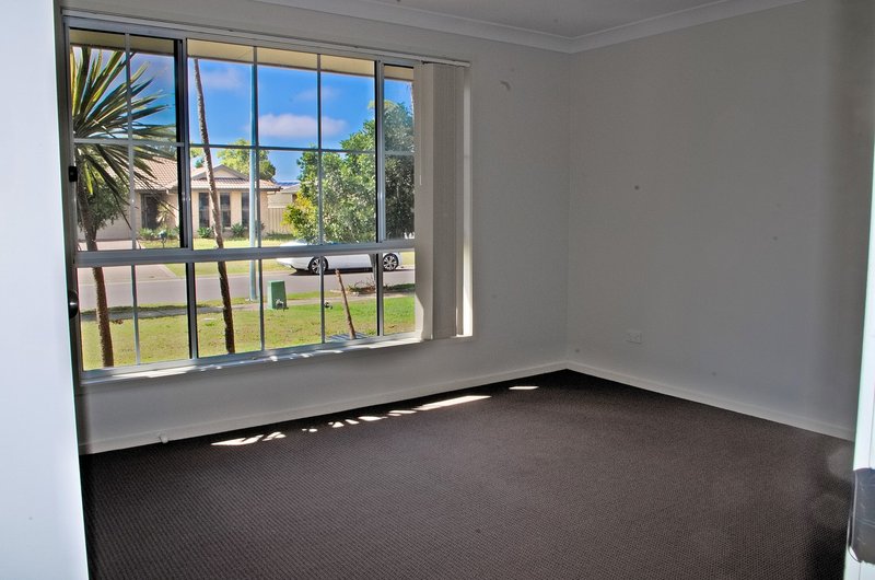 Photo - 32 Edward Windeyer Way, Raymond Terrace NSW 2324 - Image 5