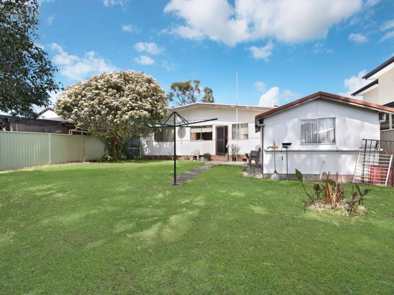 Photo - 32 Eighth Avenue, Toukley NSW 2263 - Image 3