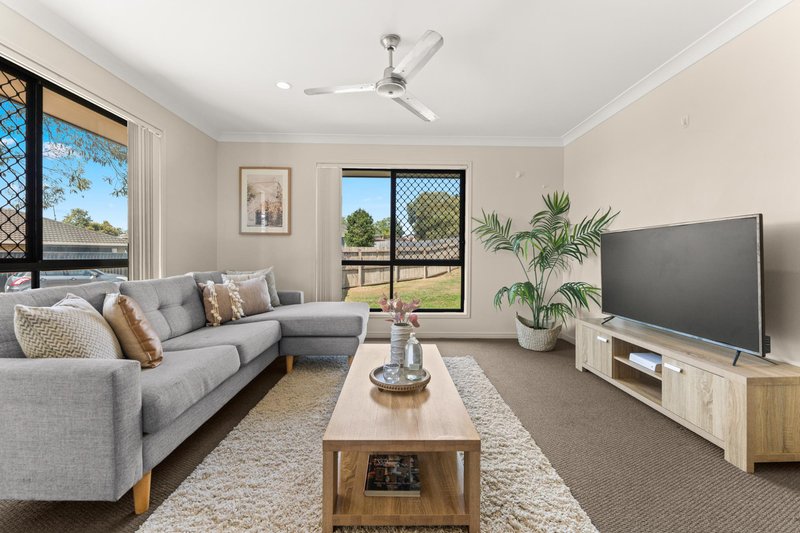 Photo - 32 Ernestine Circuit, Eagleby QLD 4207 - Image 3