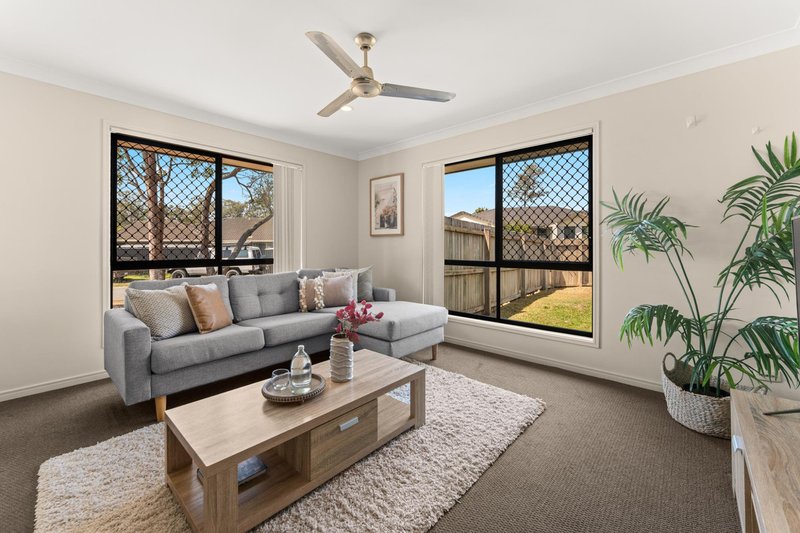 Photo - 32 Ernestine Circuit, Eagleby QLD 4207 - Image 4