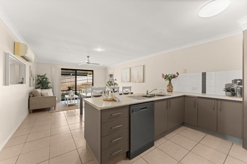 Photo - 32 Ernestine Circuit, Eagleby QLD 4207 - Image 6