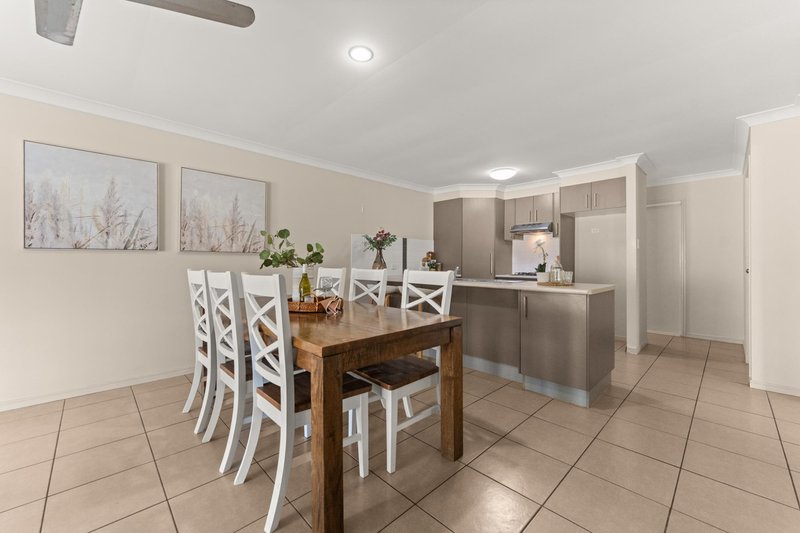 Photo - 32 Ernestine Circuit, Eagleby QLD 4207 - Image 7