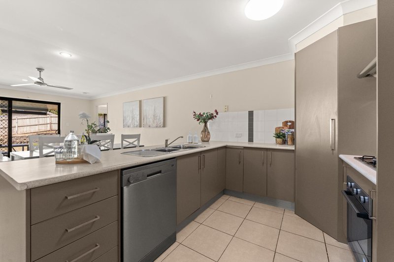 Photo - 32 Ernestine Circuit, Eagleby QLD 4207 - Image 8