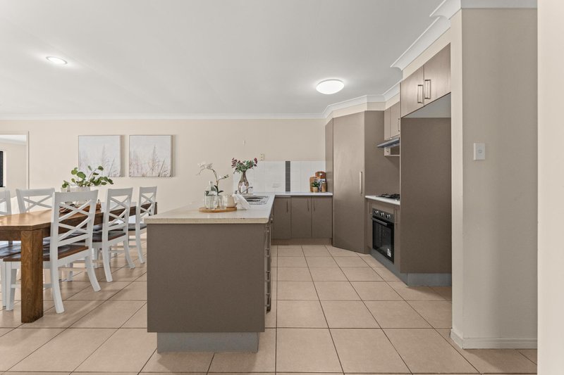 Photo - 32 Ernestine Circuit, Eagleby QLD 4207 - Image 9