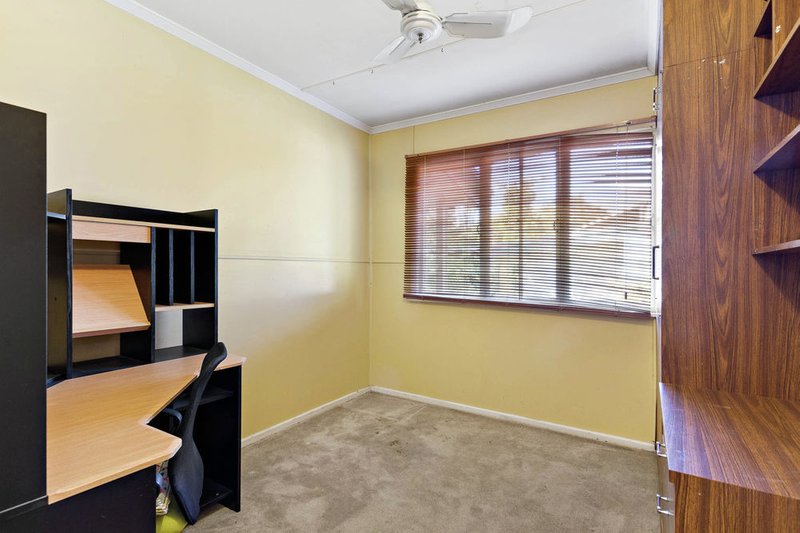 Photo - 32 Eveleigh Street, Arana Hills QLD 4054 - Image 7