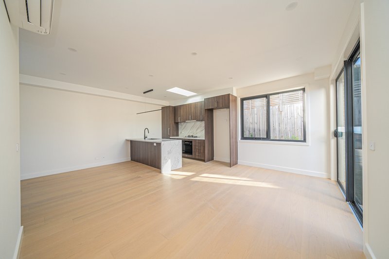 Photo - 3/2 Farleigh Avenue, Burwood VIC 3125 - Image 7