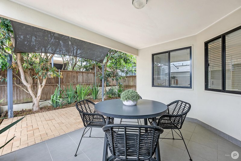 Photo - 32 Farm Street, Newmarket QLD 4051 - Image 13