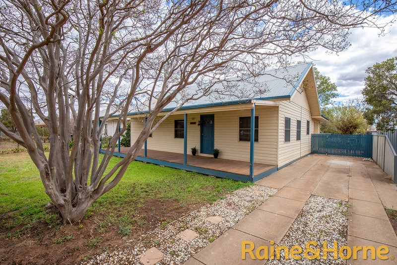 32 Fifth Avenue, Narromine NSW 2821