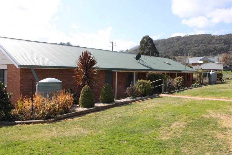 Photo - 32 Fleet Street, Tumbarumba NSW 2653 - Image 2