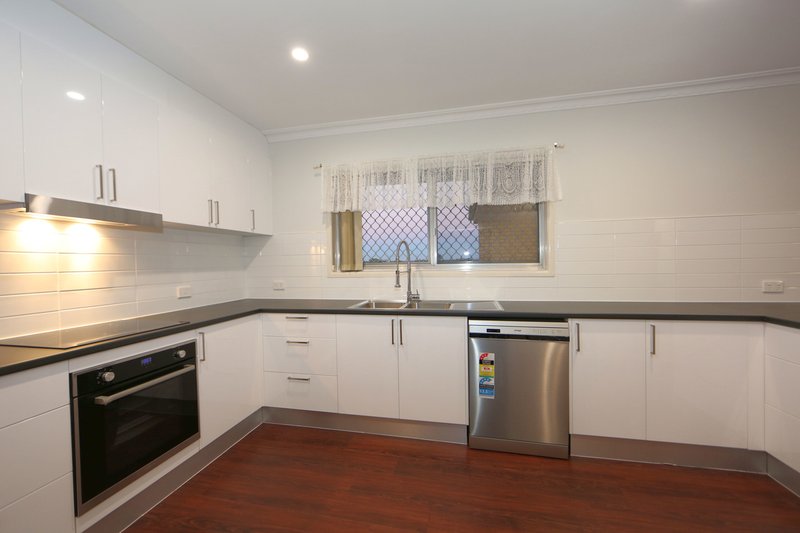 Photo - 32 Fleetwood Street, Macgregor QLD 4109 - Image 3