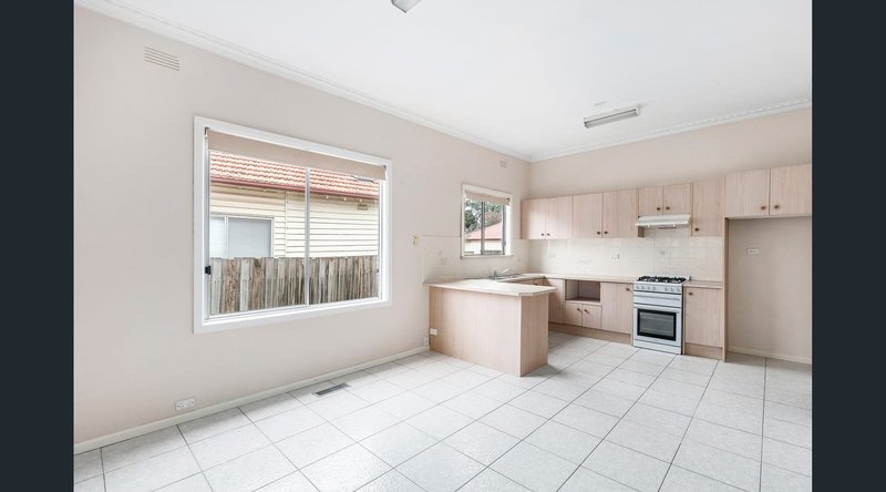 Photo - 32 Fourth Avenue, Brunswick VIC 3056 - Image 4