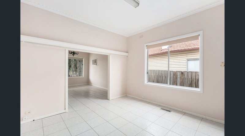 Photo - 32 Fourth Avenue, Brunswick VIC 3056 - Image 5