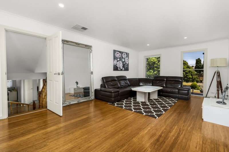 Photo - 32 Francesco Drive, Dandenong North VIC 3175 - Image 3