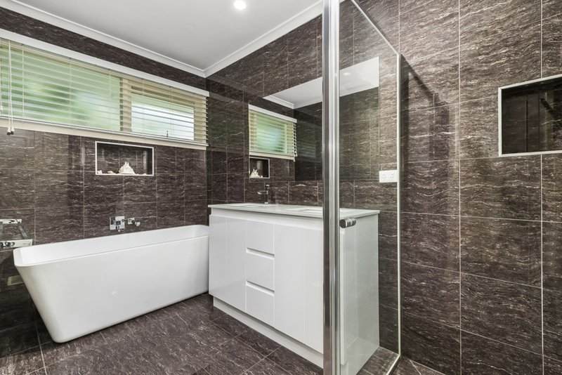 Photo - 32 Francesco Drive, Dandenong North VIC 3175 - Image 7