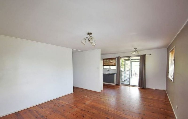 Photo - 32 Gail Street, Kallangur QLD 4503 - Image 6