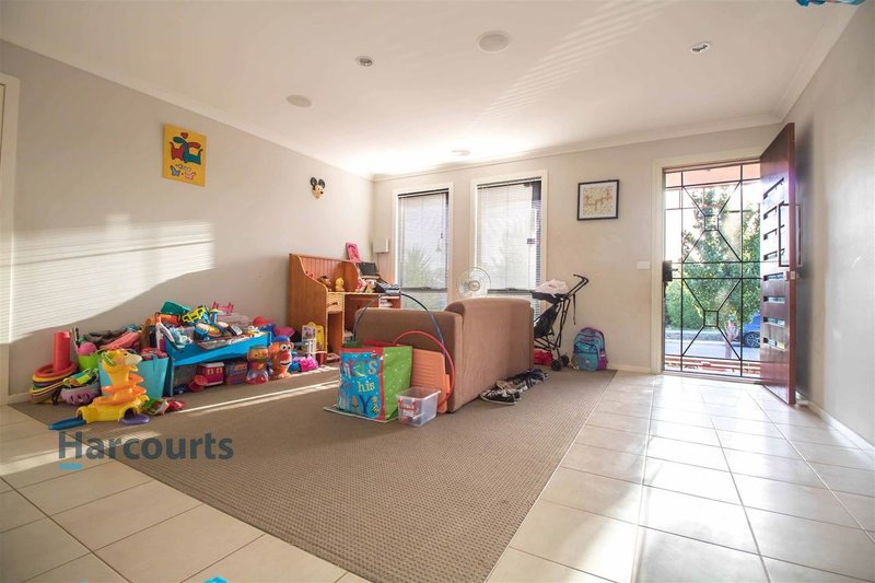 Photo - 32 Gallery Avenue, Harkness VIC 3337 - Image 7