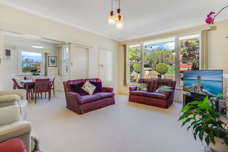 Photo - 32 George Street, East Gosford NSW 2250 - Image 2