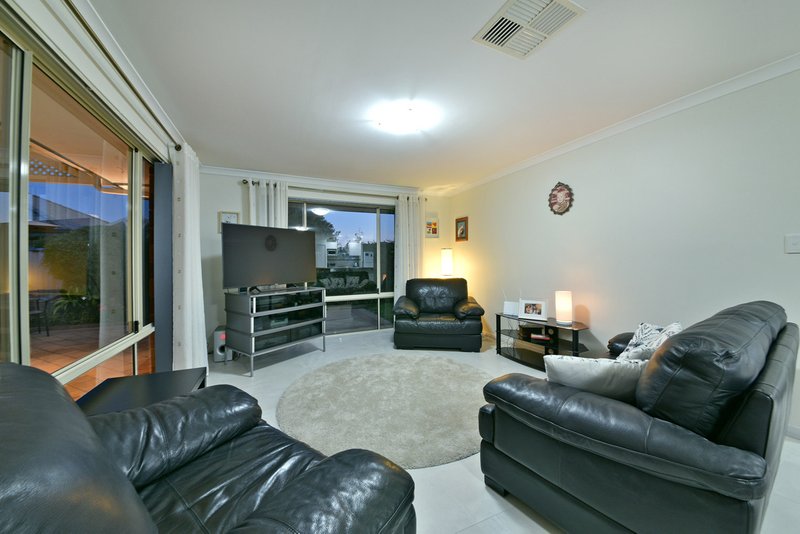 Photo - 32 Gidgi Way, Wanneroo WA 6065 - Image 19