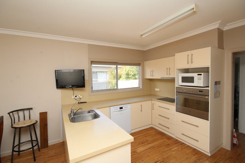 Photo - 32 Gillespie Street, Horsham VIC 3400 - Image 2