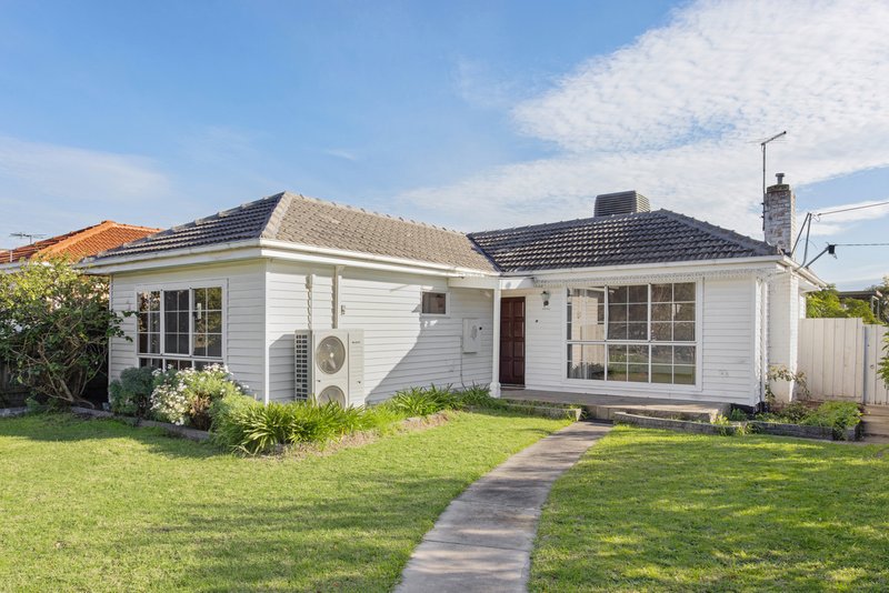 Photo - 32 Gladwyn Avenue, Bentleigh East VIC 3165 - Image 1