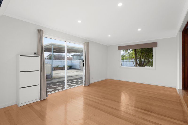 Photo - 32 Gladwyn Avenue, Bentleigh East VIC 3165 - Image 2