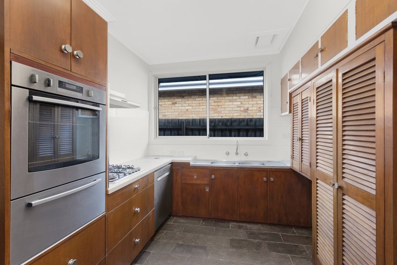 Photo - 32 Gladwyn Avenue, Bentleigh East VIC 3165 - Image 5