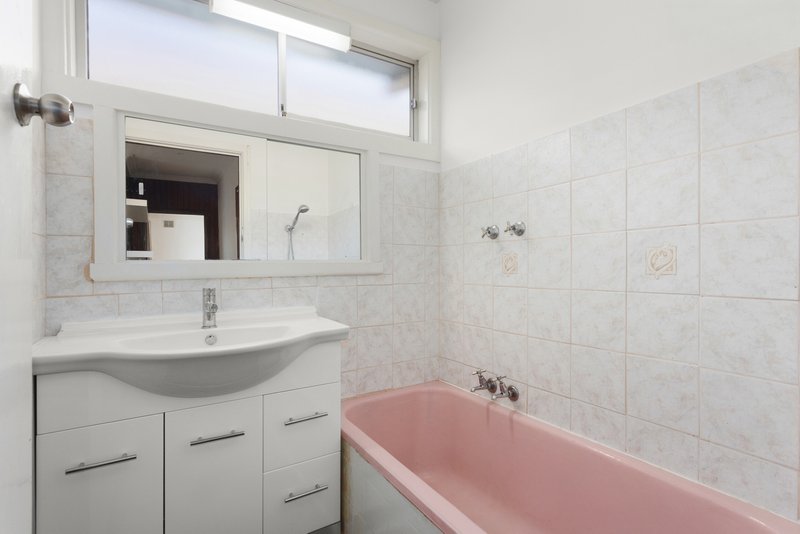 Photo - 32 Gladwyn Avenue, Bentleigh East VIC 3165 - Image 6