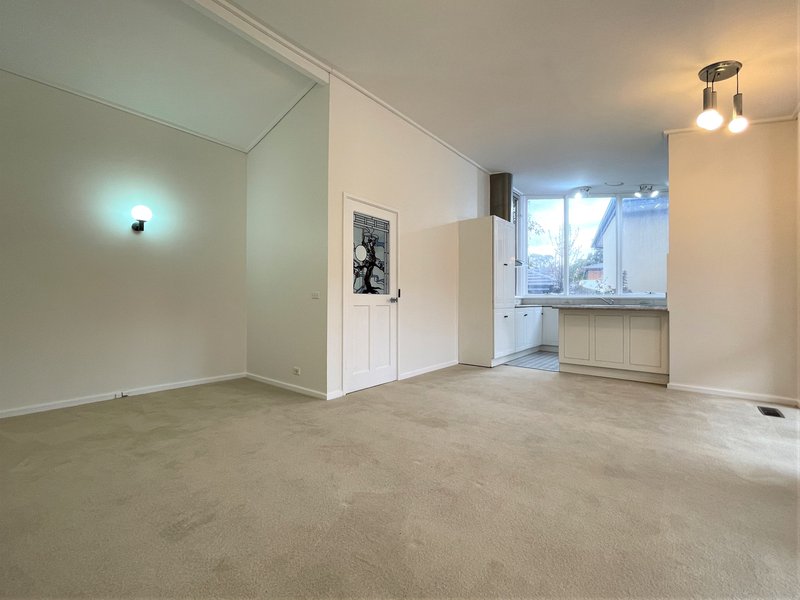 Photo - 32 Glenair Street, Templestowe Lower VIC 3107 - Image 5