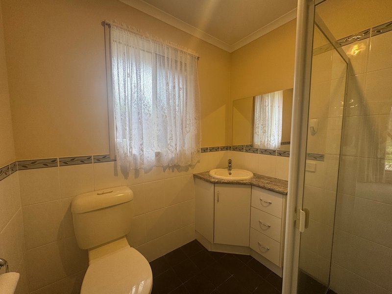 Photo - 32 Gloucester Drive, Craigmore SA 5114 - Image 4