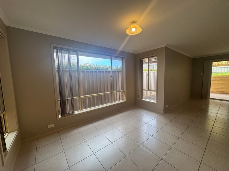 Photo - 32 Gloucester Drive, Craigmore SA 5114 - Image 6