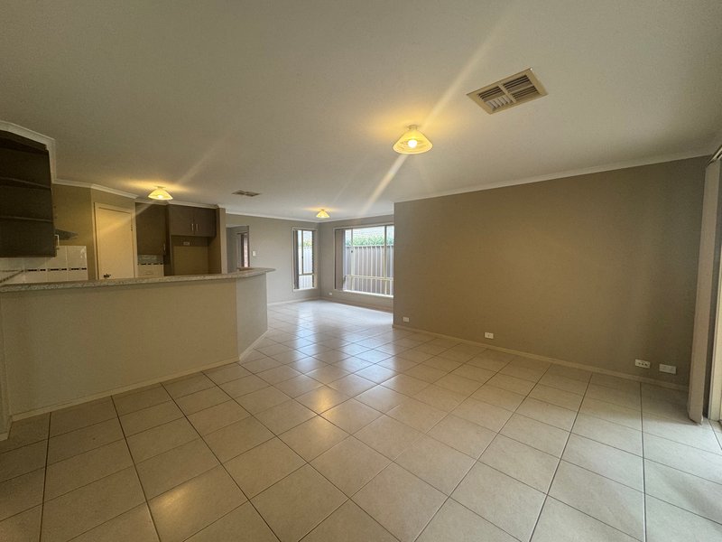 Photo - 32 Gloucester Drive, Craigmore SA 5114 - Image 9