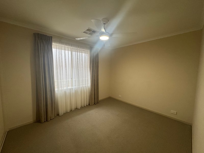 Photo - 32 Gloucester Drive, Craigmore SA 5114 - Image 11