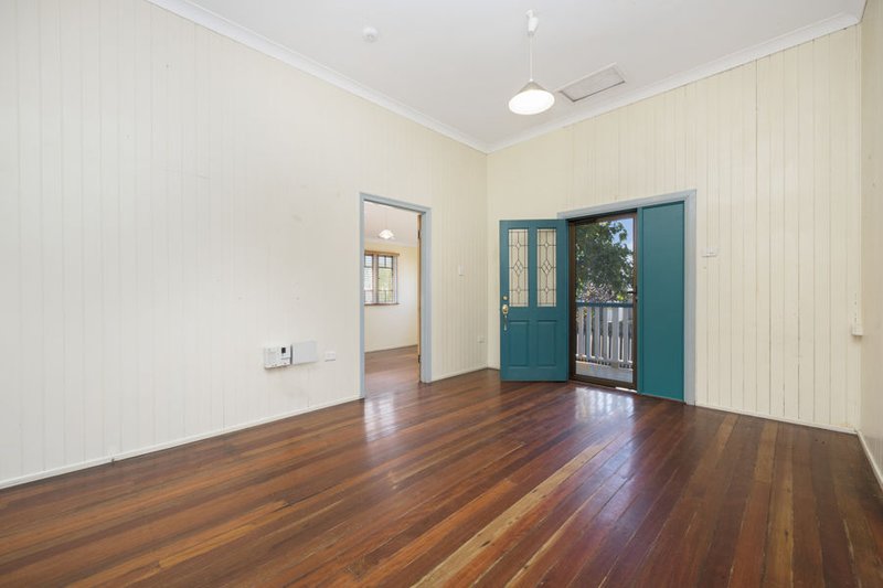 Photo - 32 Goldring Street, Hermit Park QLD 4812 - Image 2