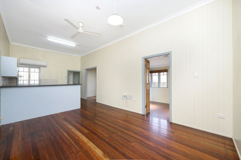 Photo - 32 Goldring Street, Hermit Park QLD 4812 - Image 3