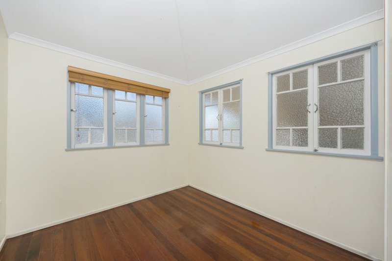 Photo - 32 Goldring Street, Hermit Park QLD 4812 - Image 6