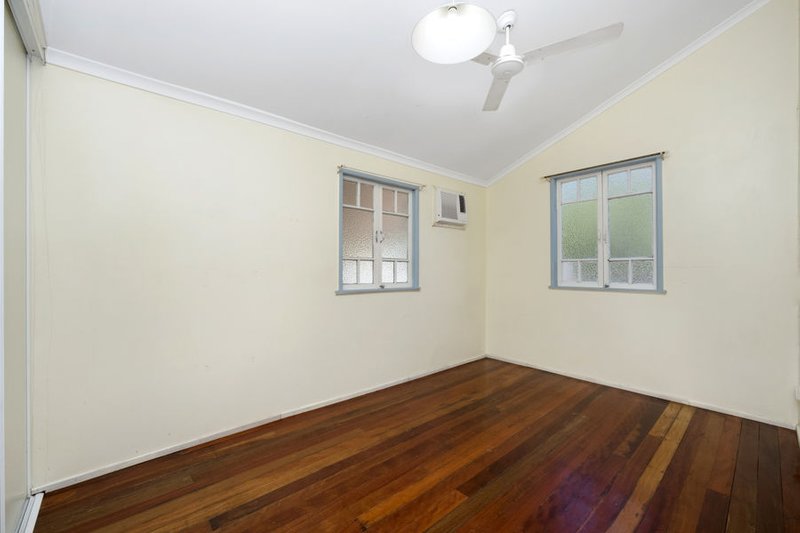 Photo - 32 Goldring Street, Hermit Park QLD 4812 - Image 8