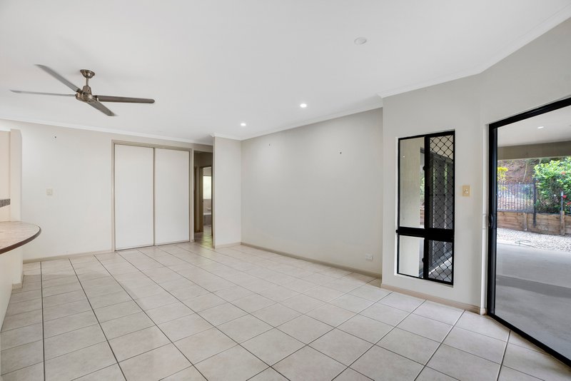 Photo - 32 Greendale Close, Brinsmead QLD 4870 - Image 13