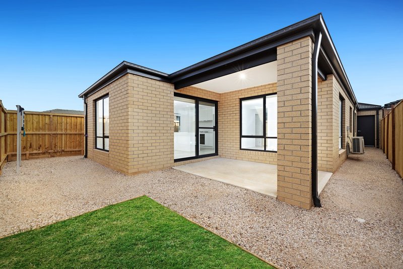 Photo - 32 Greenmont Road, Wyndham Vale VIC 3024 - Image 13