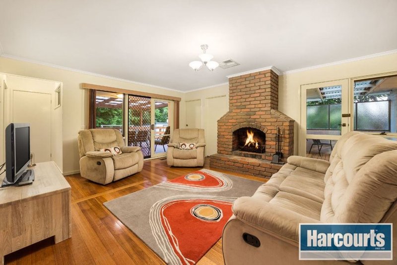 Photo - 32 Greenock Crescent, Wantirna VIC 3152 - Image 2