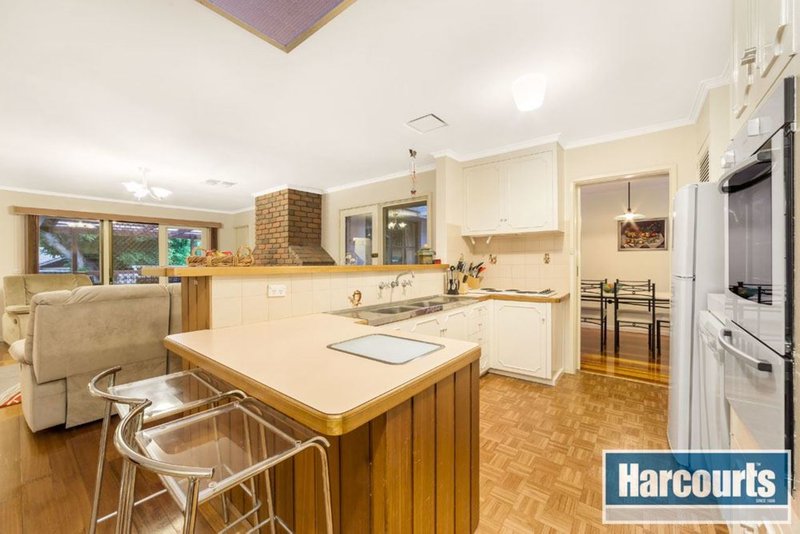 Photo - 32 Greenock Crescent, Wantirna VIC 3152 - Image 3