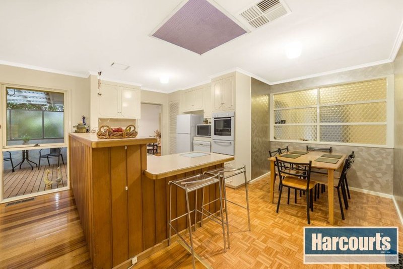 Photo - 32 Greenock Crescent, Wantirna VIC 3152 - Image 4