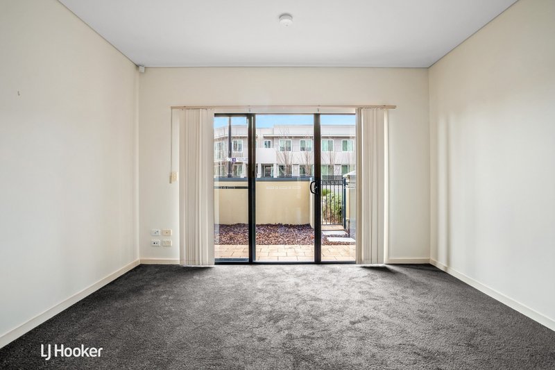 Photo - 3/2 Greentree Place, Mawson Lakes SA 5095 - Image 4