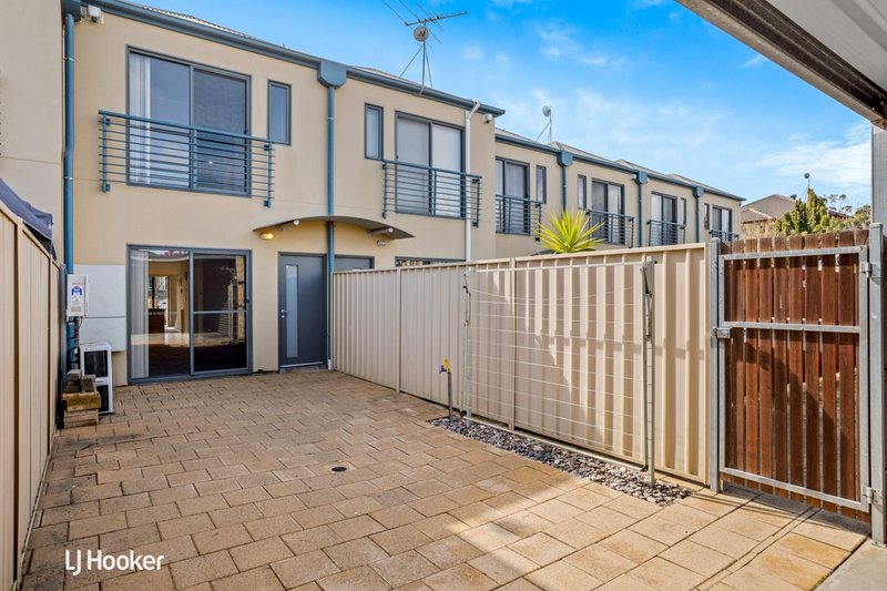 Photo - 3/2 Greentree Place, Mawson Lakes SA 5095 - Image 15