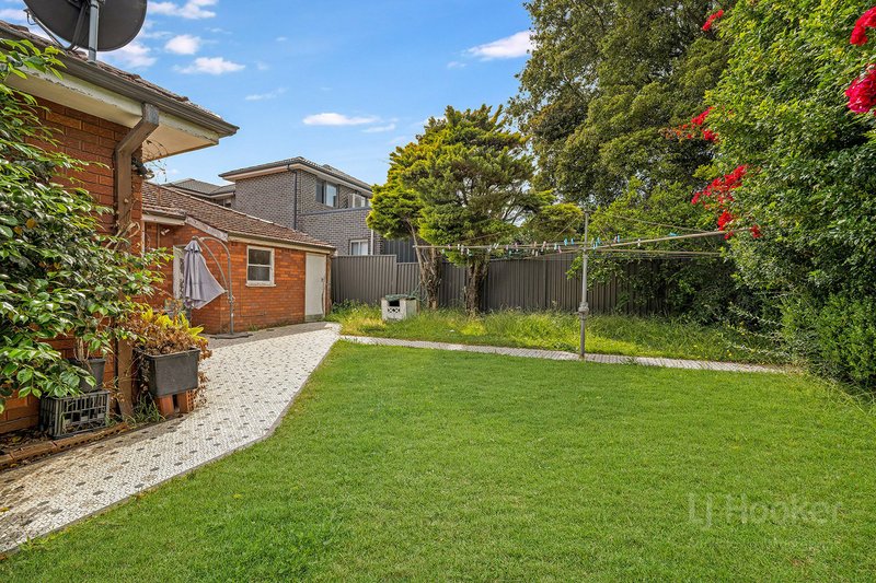 Photo - 32 Greenway Parade, Revesby NSW 2212 - Image 8