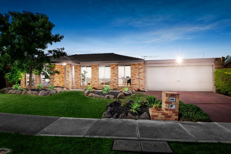 32 Grenda Drive, Mill Park VIC 3082